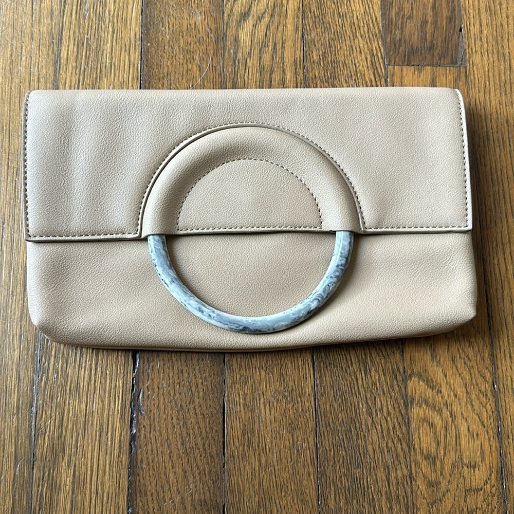 Ring Handle Clutch
